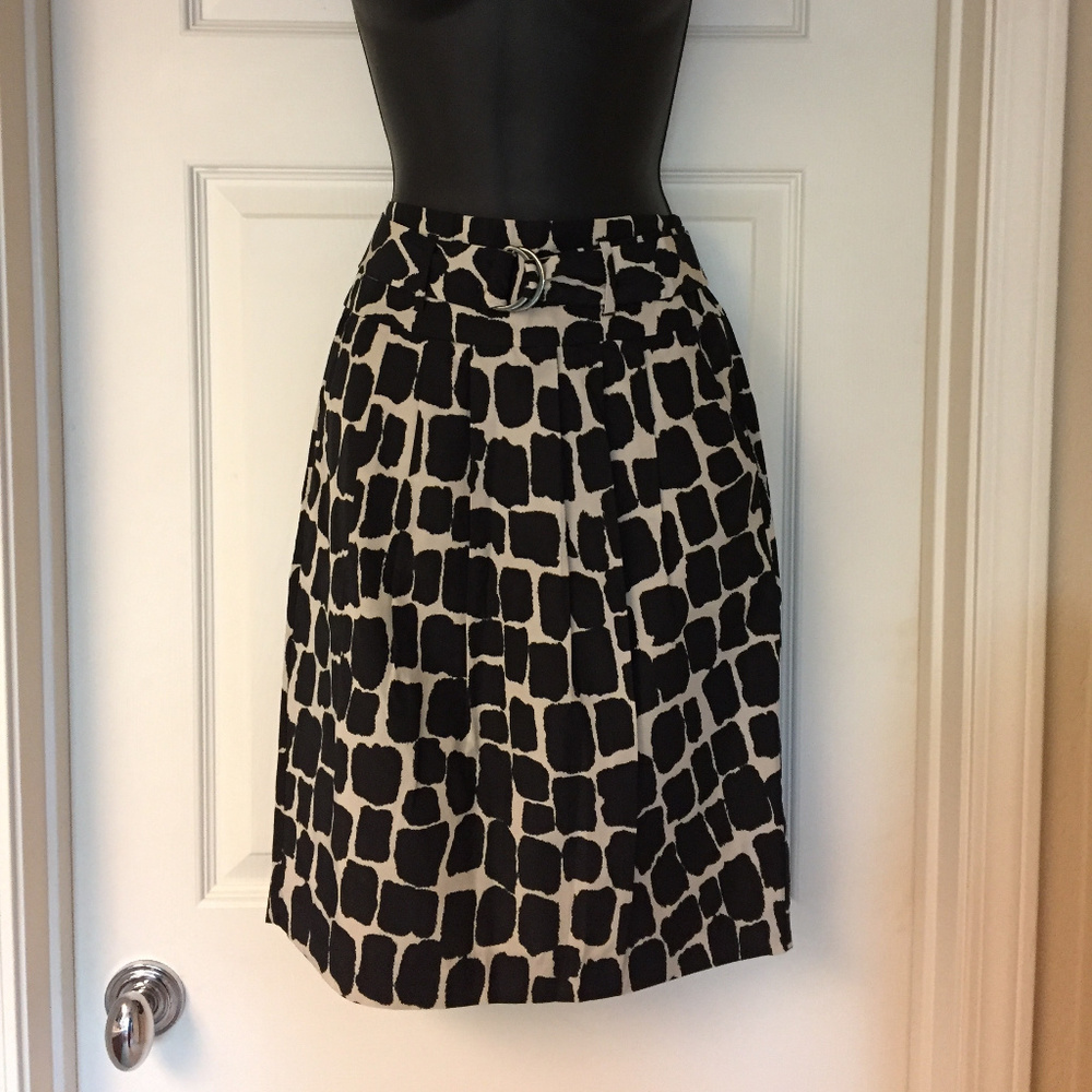 BANANA REPUBLIC Silk Tulip Skirt Cream Black Lined Belt Professional 0 XS